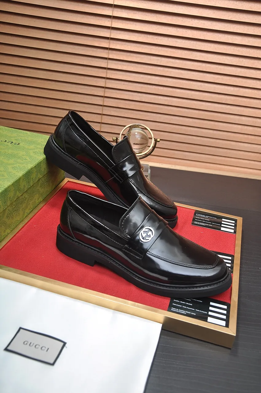 Factory price 540💶Italy’s top luxury men’s shoe giant (GUCCI) (Gucci) (full cowhide lining) new arrival🍃Original European style🔰 Pleasant to the eye😍In order to make the shoes more durable and non-deformable🌀The production continues to follow traditional methods but there is still no lack of innovation💪The original open-edge beaded cowhide is selected for the leather♻️ Smooth, natural and extra bright⭐Made of imported cowhide The rich man’s first choice 38-45 (45 customized)